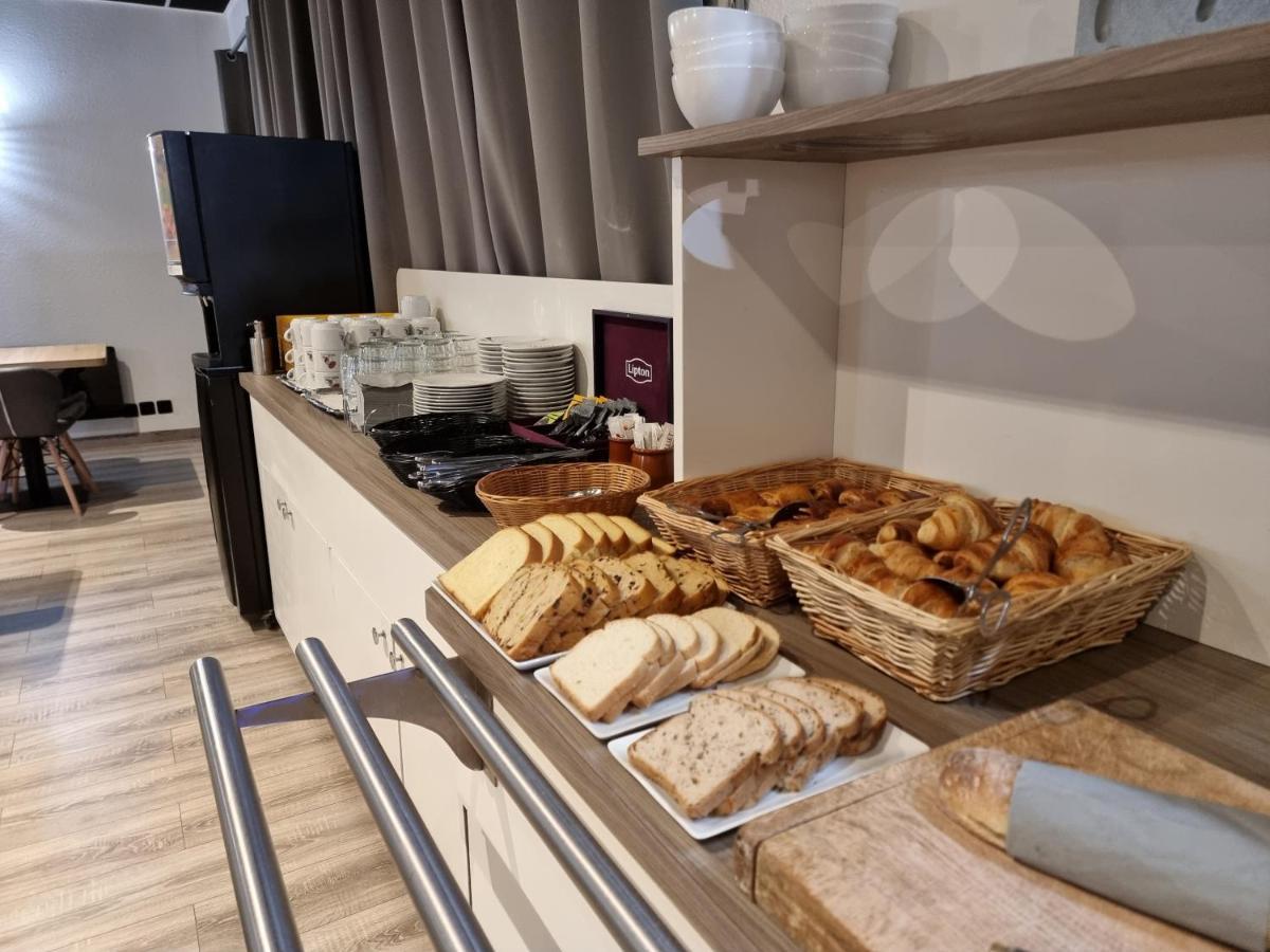 Hotel Restaurant Le Relais - Pau Nord Lons Екстериор снимка