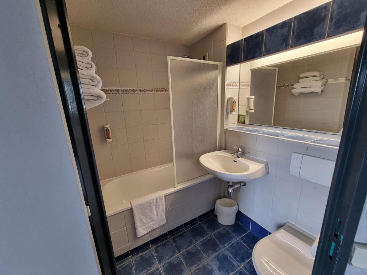 Hotel Restaurant Le Relais - Pau Nord Lons Екстериор снимка