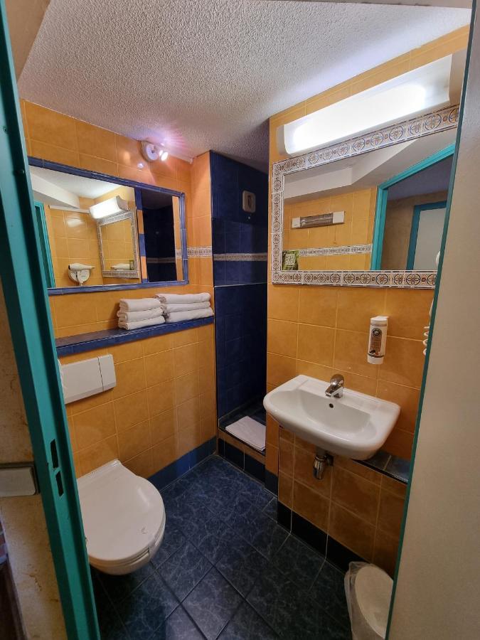 Hotel Restaurant Le Relais - Pau Nord Lons Екстериор снимка
