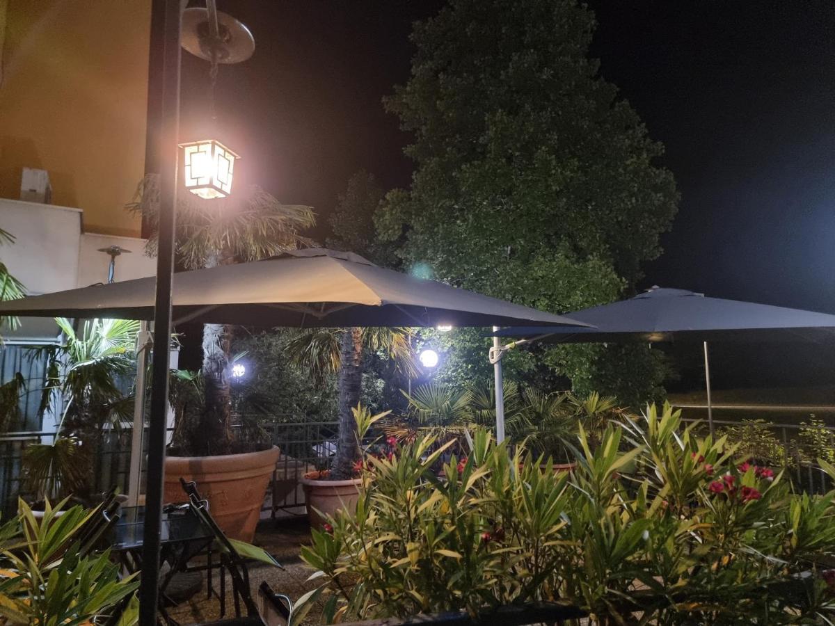 Hotel Restaurant Le Relais - Pau Nord Lons Екстериор снимка