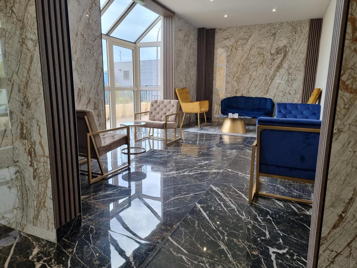 Hotel Restaurant Le Relais - Pau Nord Lons Екстериор снимка